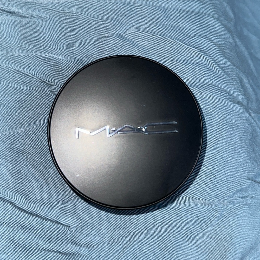 MAC Studio Fix powder NC60